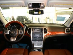 Jeep大切諾基SRT8現(xiàn)車到店 暫無優(yōu)惠